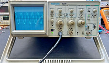 TEKTRONIX  2205  2x20MHZ SCOPE