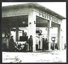 2010  --  COLMAR . AUTOCHENILLE DANS LA STATION SERVICE PROPETROL  . 3X363