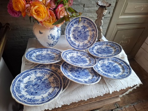 Assiettes plates g - 8, k.g