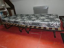 lit pliant 90x200  gris très bon état 160 € les 2 ou à l'unité 90€