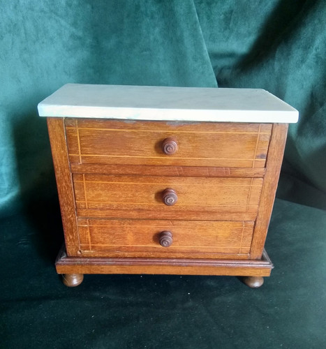 Commode miniature