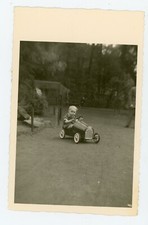 PHOTO Snapshot, pedal car