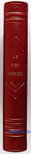 Pied fourchu des - le, légendes