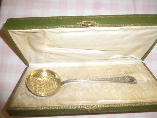 Saupoudreuse argent dans son