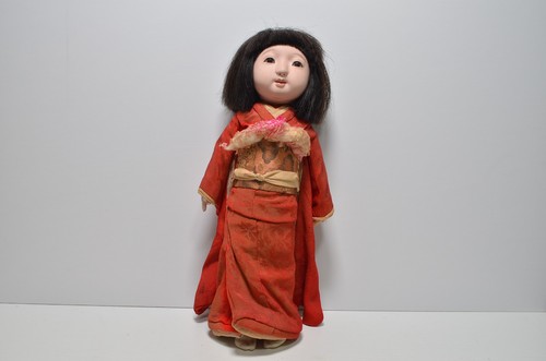 Poupée japonaise effrayante