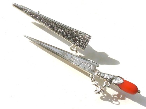 Belle broche couteau corse - belle,