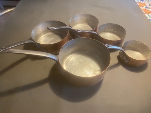 Une série casserolles - une,