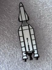 Pin fusée ariane lanceur - pin's,