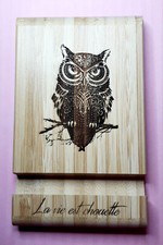 Support téléphone/tablette en bambou "La vie est chouette"