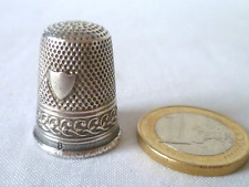 ANCIEN DÉ À COUDRE EN ARGENT MASSIF