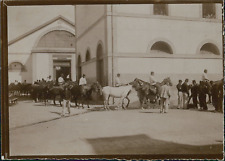 France, Exercice militaire à cheval devant un manège, ca.1900, Vintage citrate p