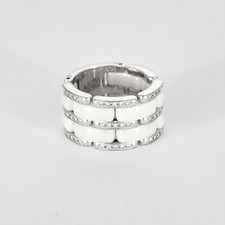 CHANEL - ULTRA - Bague céramique blanche, or gris et diamants.