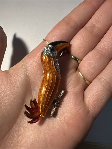 Broche toucan dorée - dorée, orange/