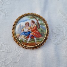 Ancienne Broche Ronde Scéne Galante Sur Porcelaine De Limoges - France 