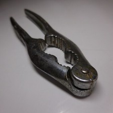 Casse noix noisette amande métal mâchefer vintage art déco table cuisine JAPAN 