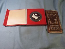 Colombiculture plaque en terre cuite CAEN 1980 & médaille  SUISSE acier bicolore