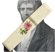 Porte-aiguille ancien Orné