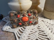 Broche Art Déco pierre de corail laiton doré plaqué or filigrane ancien