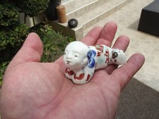 ancien sifflet enfant allongé