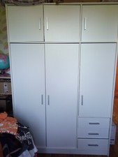 ARMOIRE PENDERIE BLANCHE 200 CM HAUT/ 95 CM PROF/ 131 CM LARGEUR 50 EUROS