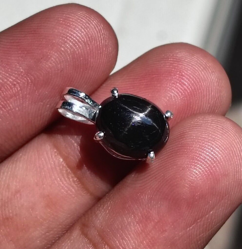 Pendentif saphir étoile noire