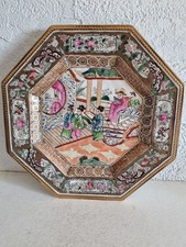CHINE ANCIEN , FIN 19eme ASSIETTE OCTOGONALE FAMILLE ROSE , IMPORTANTE SCÈNE