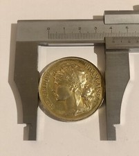 MÉDAILLE EN ARGENT DORÉ VERNON SILVER MEDAL FEMME 