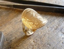 Bague pièce or 9 KT 20 Francs Marianne sur fourche étroite