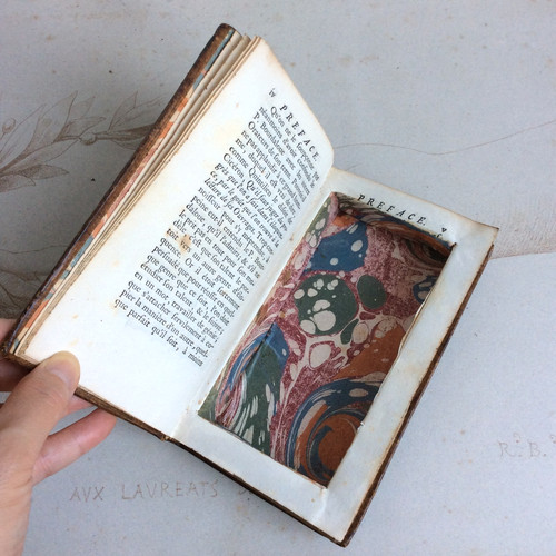 Ancien livre boîte - boîte, à