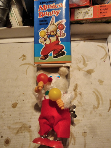 Lapin avec maracas fabriqué - lapin,