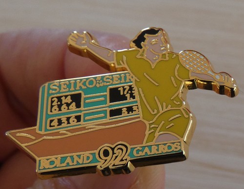 Rare beau pin - tennis, roland