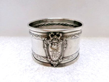 Joli rond de serviette de style LXVI (1900) en argent, poinçon Minerve