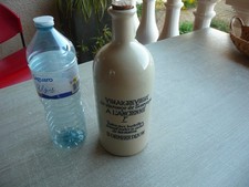 Bouteille ancienne en grès de vinaigre Bornier Dijon