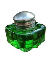 Encrier verre moulé bouchon metal argenté Ancien.