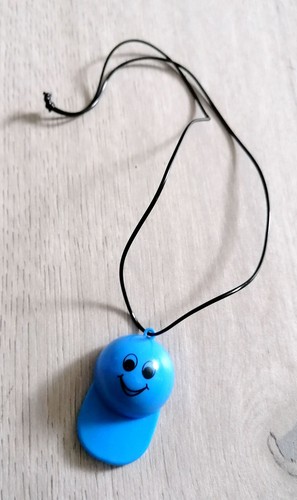 Sifflet bleu casquette rigolo