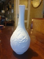 Ancien Vase Biscuit De Porcelaine Kaiser Germany M Frey decor de rose rosier