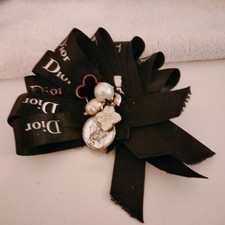 Broche fait main avec ruban