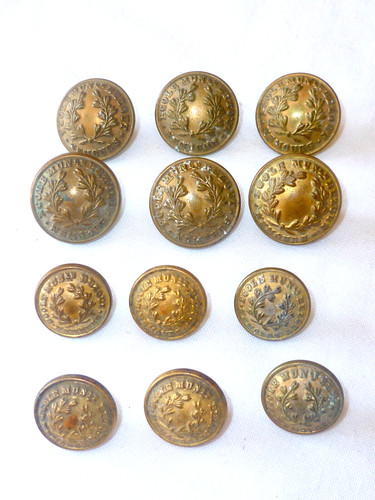 Boutons anciens d uniforme - ,
