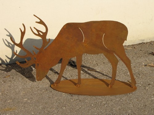 Rouille noble cerf mangeur sur