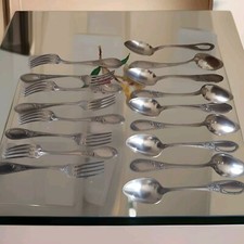 Apollo suite de huit fourchettes neuf cuillères en métal argenté décor rocaille