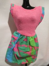 Poupée Barbie tenue " Robe Vintage " Etiquette Noire  Genuine Barbie (169 )