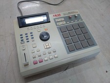 Maintenu AKAI MPC 2000XL avec CF