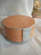 Boîte à poudre ancienne