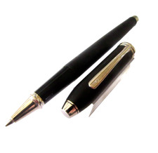 STYLO ROLLER BILLE CROSS DE PRESTIGE MODELE TOWNSEND COULEUR NOIR MAT A94