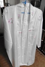 Ensemble Nuisette et kimono peignoir déshabillé en soie blanc brodé fleurs rose