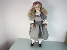 Poupée d'artiste poupée en