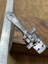 baille-voie tourne à gauche