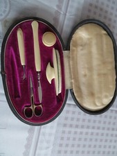 ANCIENNE TROUSSE MANUCURE VOIR