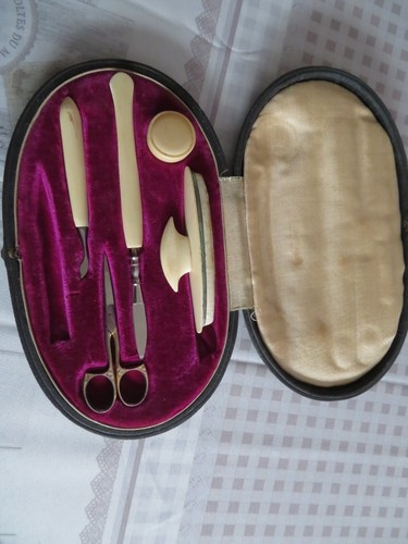 Ancienne trousse manucure voir - manucure,