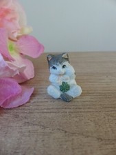 Figurine adorable chaton en